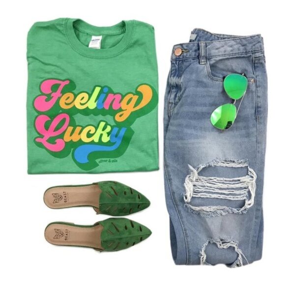 Feeling Lucky Green Graphic Rainbow T-Shirt Tee Sm - Picture 1 of 6